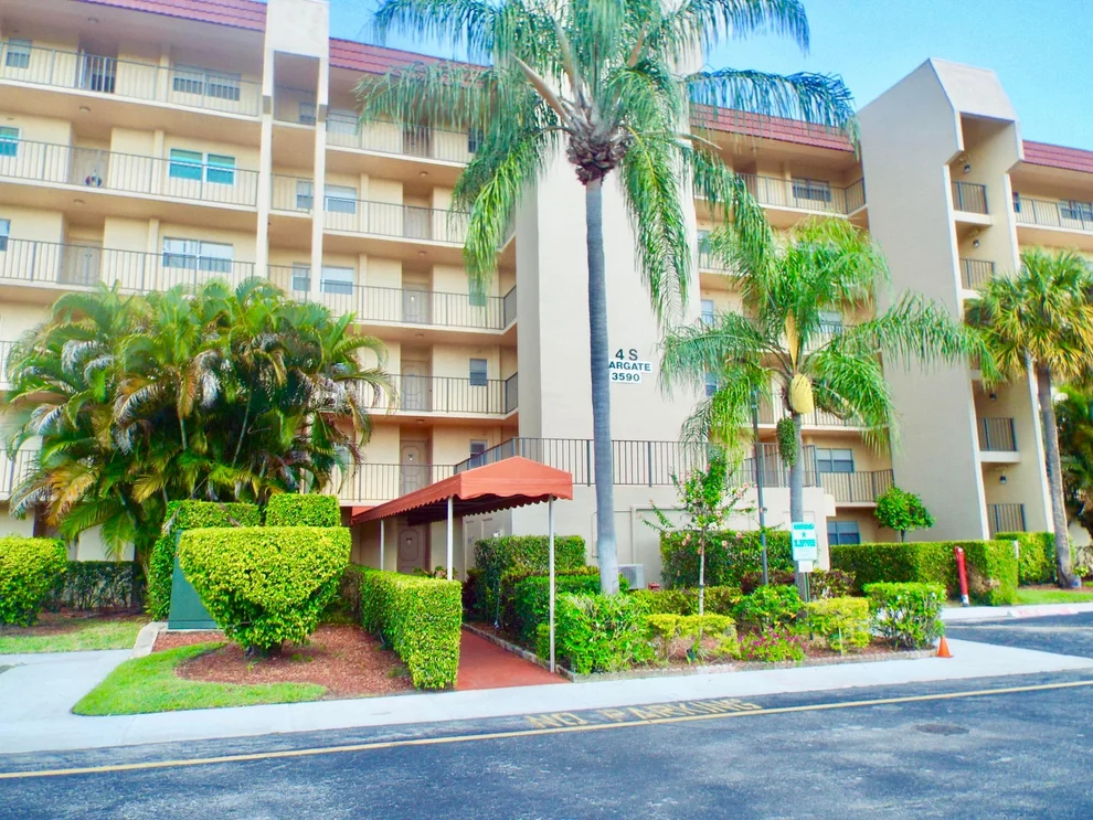 Unit for sale at 3590 Via Poinciana, Lake Worth, FL 33467