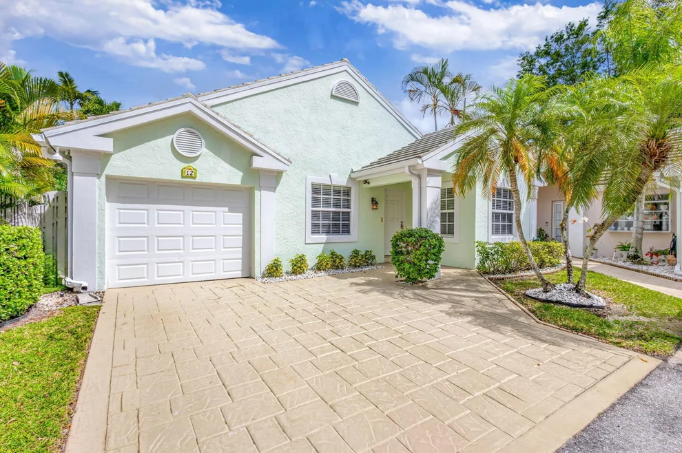 Unit for sale at 12 Admirals Court, Palm Beach Gardens, FL 33418