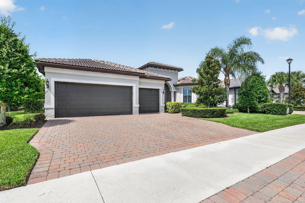 Unit for sale at 604 SE Monteiro Drive, Port St Lucie, FL 34984
