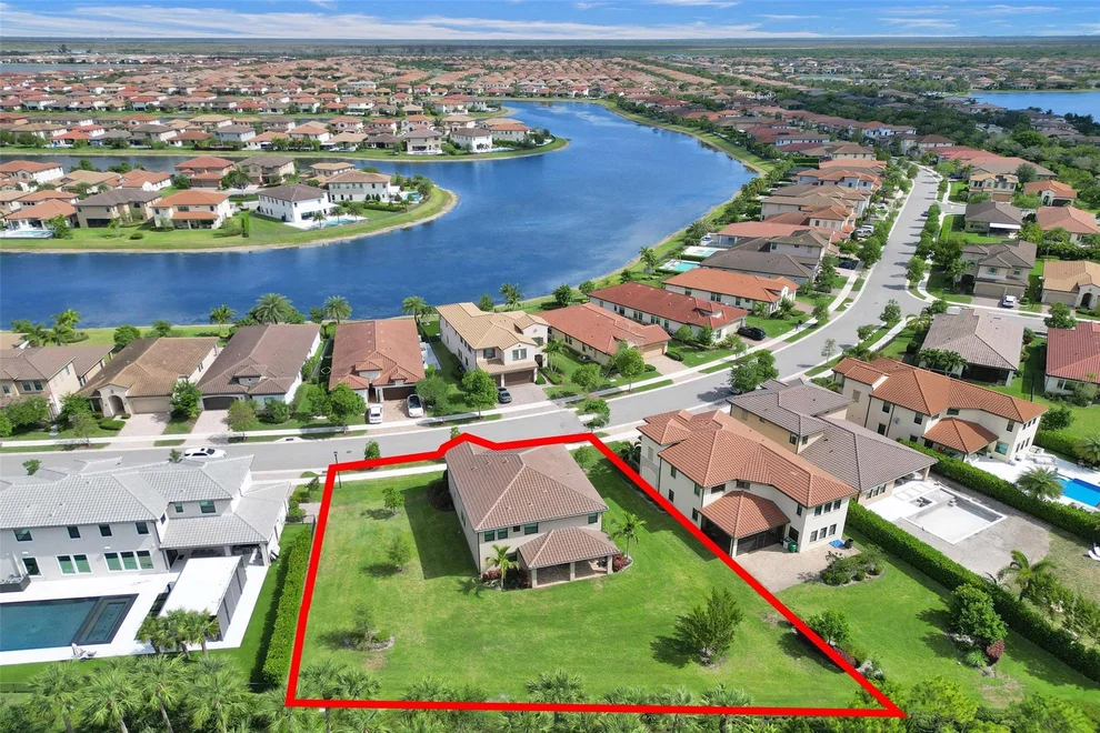 Unit for sale at 11890 S Baypoint Circle, Parkland, FL 33076