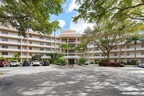 Unit for sale at 3800 Oaks Clubhouse Drive, Pompano Beach, FL 33069