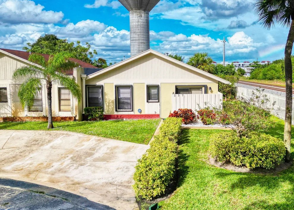 Unit for sale at 237 SE 1st Circle, Boynton Beach, FL 33435
