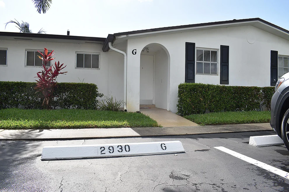 Unit for sale at 2930 Crosley Drive E, West Palm Beach, FL 33415