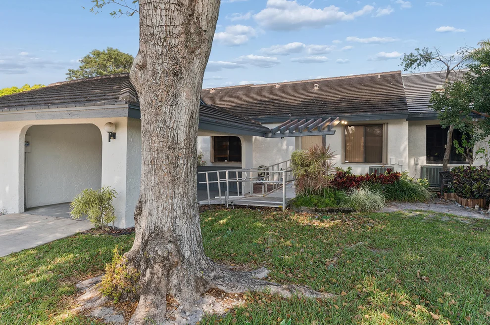 Unit for sale at 10197 Kinswood Road, Boynton Beach, FL 33437