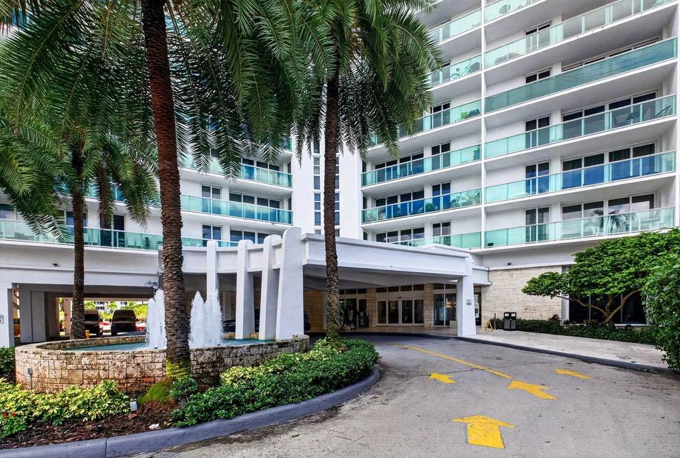 Unit for sale at 100 BAYVIEW Drive, Sunny Isles Beach, FL 33160