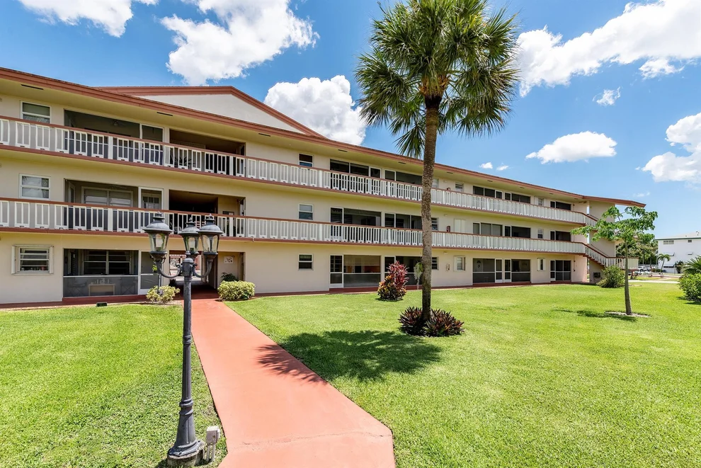 Unit for sale at 5300 Washington Street, Hollywood, FL 33021