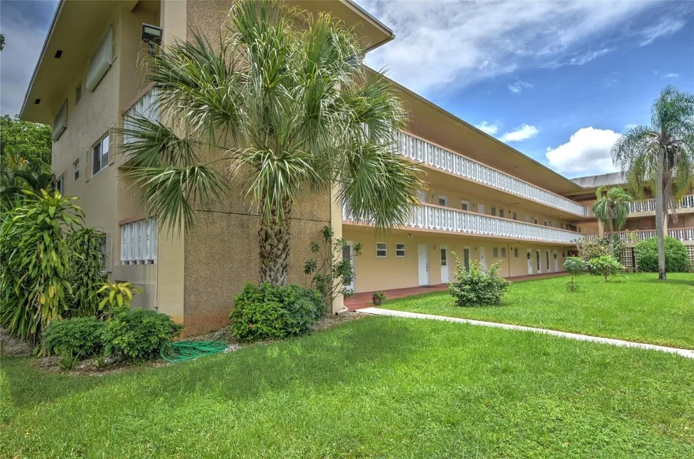 Unit for sale at 5200 Washington Street, Hollywood, FL 33021