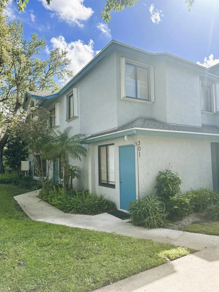 Unit for sale at 301 Harbour Pointe Way, Greenacres, FL 33413