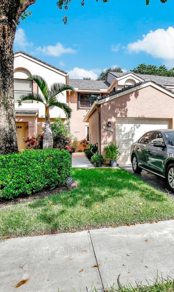 Unit for sale at 9837 NW 1 Court, Plantation, FL 33324