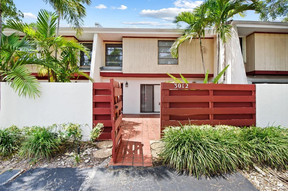 Unit for sale at 3012 Willow Lane, Hollywood, FL 33021