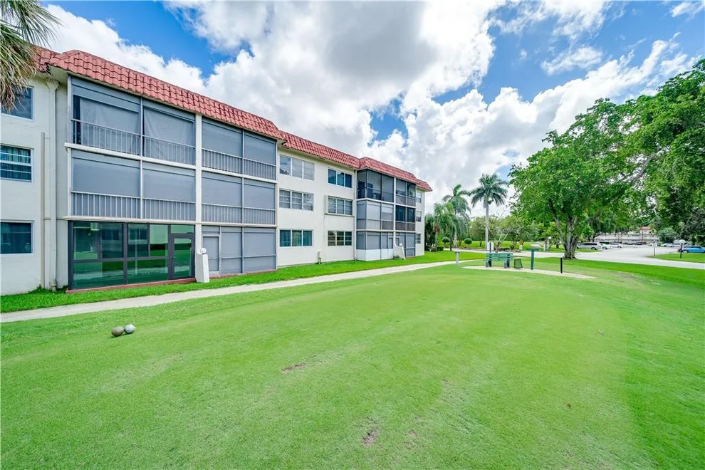Unit for sale at 8921 S Hollybrook Boulevard, Pembroke Pines, FL 33025