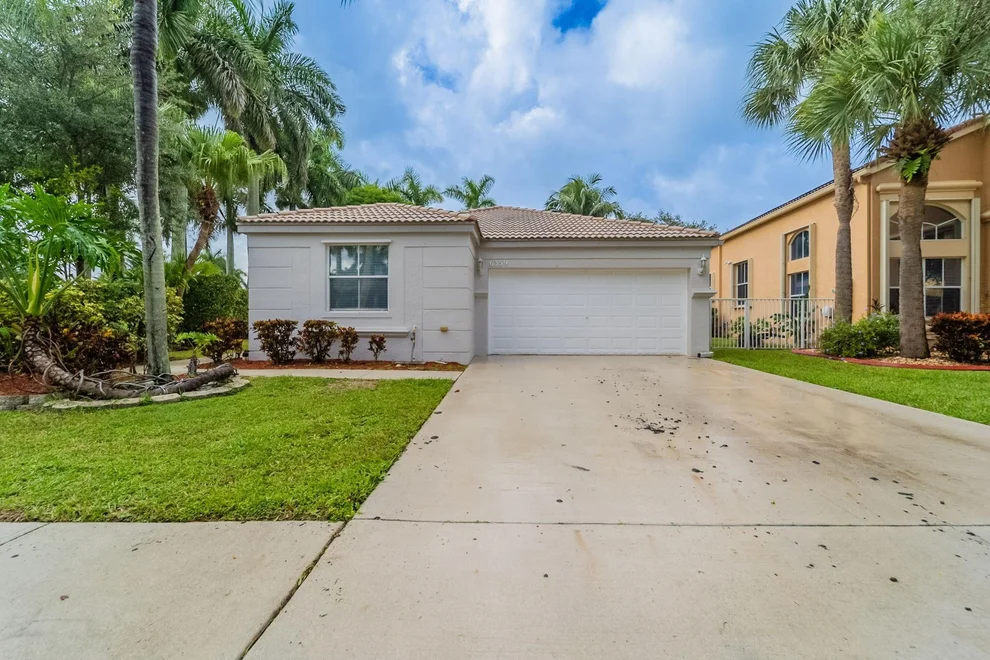 Unit for sale at 6359 Stonehurst Circle, Lake Worth, FL 33467