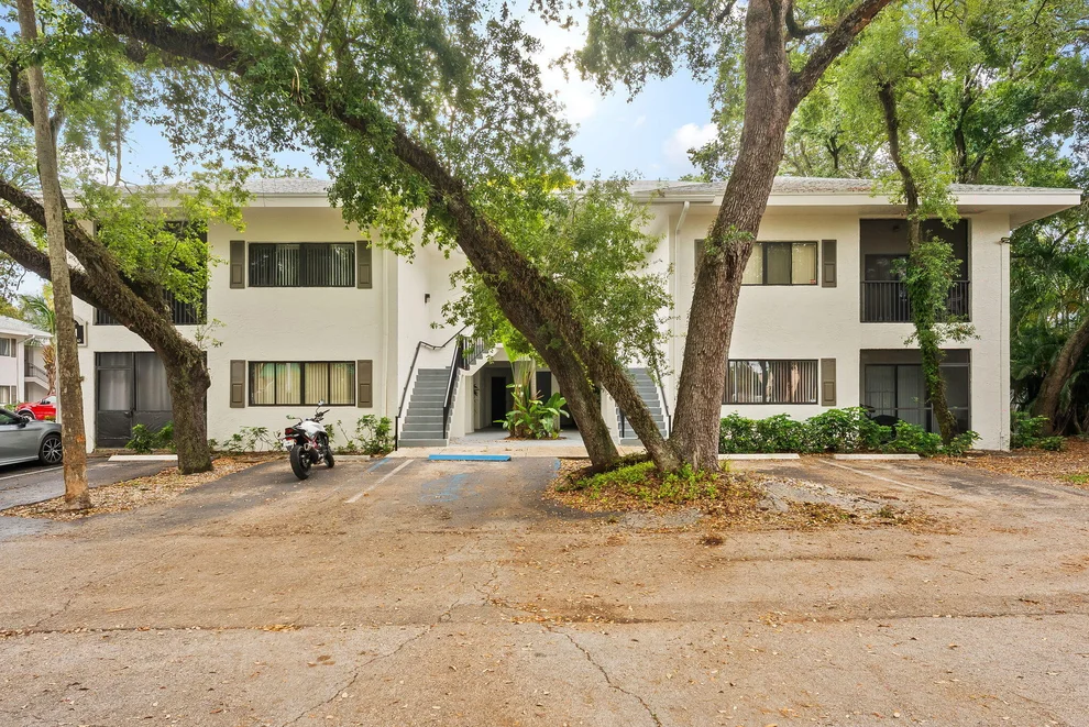 Unit for sale at 2550 SW 18th Terrace, Fort Lauderdale, FL 33315