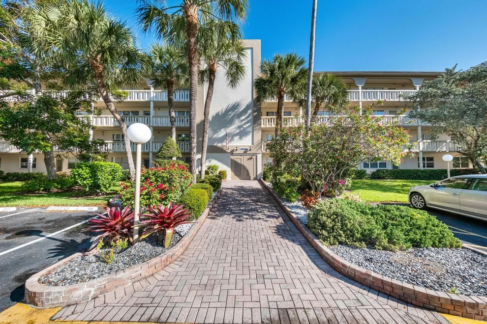 Unit for sale at 2905 Victoria Place, Coconut Creek, FL 33066