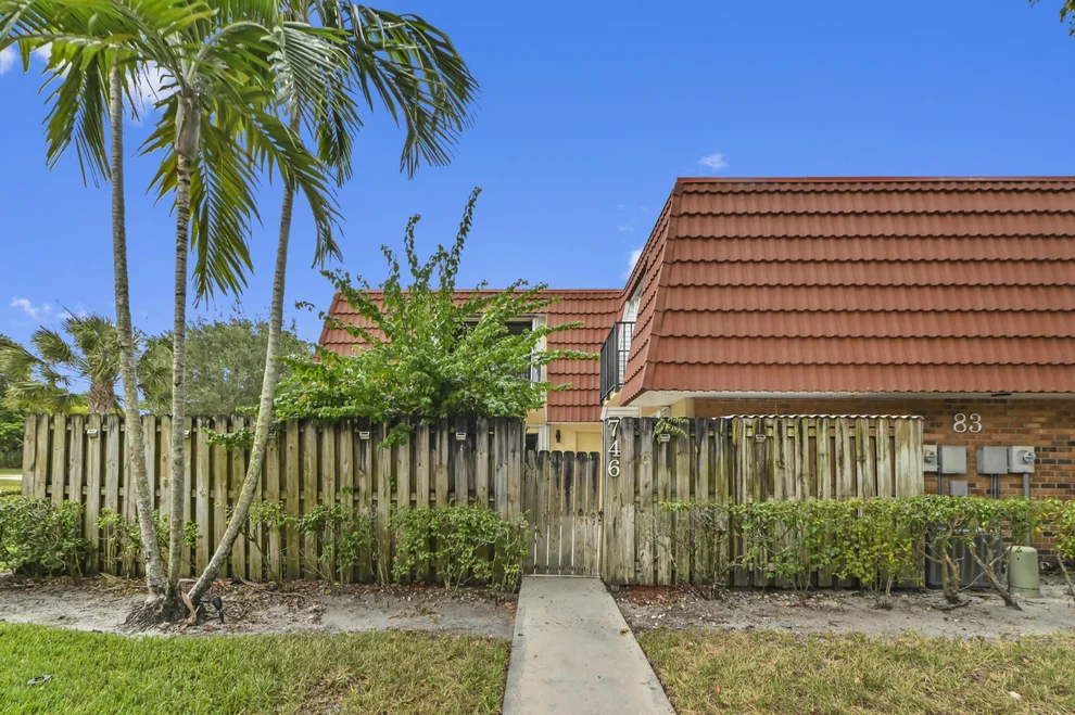 Unit for sale at 746 NW 98th Way, Plantation, FL 33324
