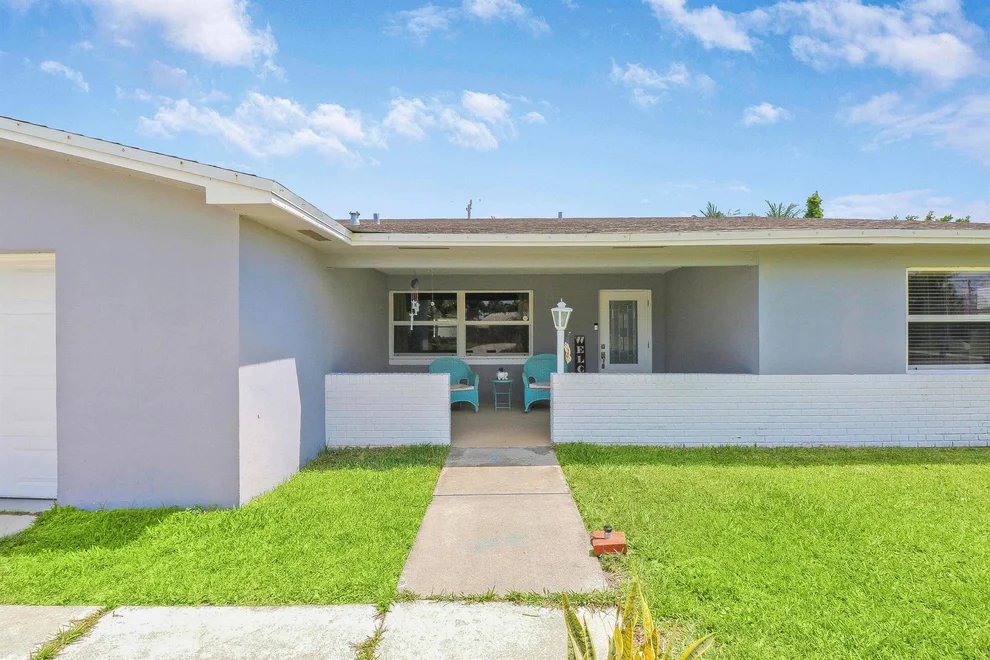 Unit for sale at 9714 Bluebell Street, Palm Beach Gardens, FL 33410