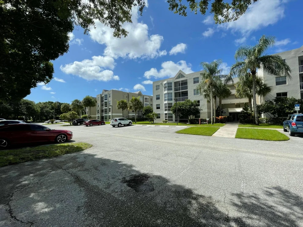 Unit for sale at 5910 Morningstar Circle, Delray Beach, FL 33484