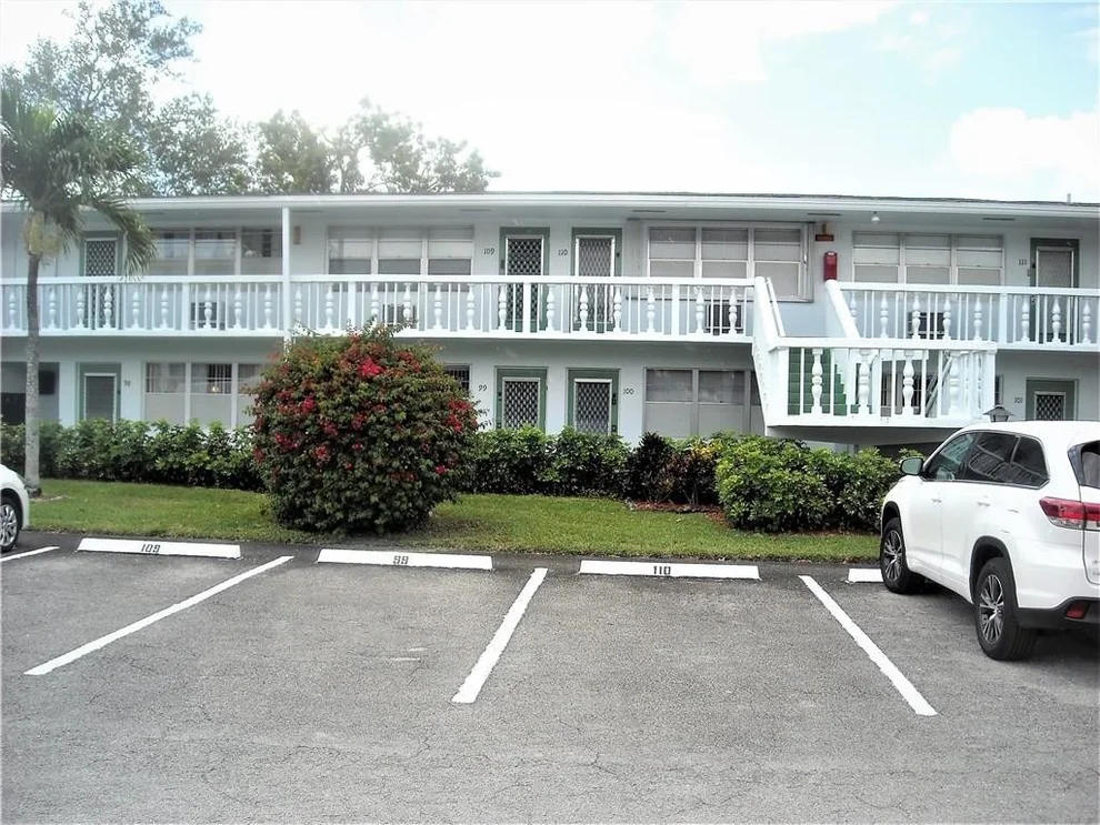 Unit for sale at 100 Lyndhurst, Deerfield Beach, FL 33442