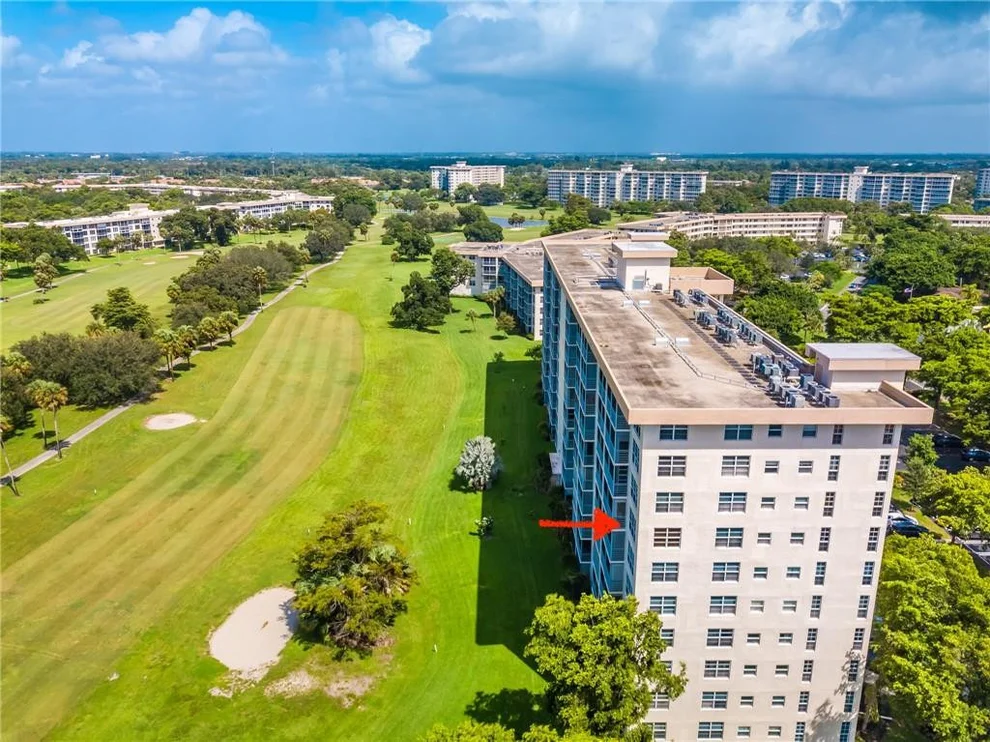 Unit for sale at 575 Oaks Lane, Pompano Beach, FL 33069