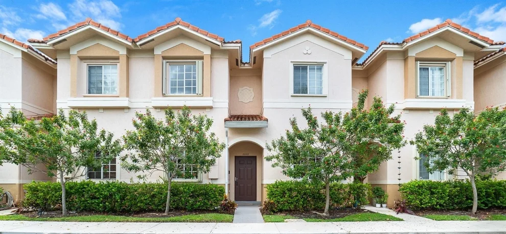 Unit for sale at 8888 N Isles Creek, Tamarac, FL 33321