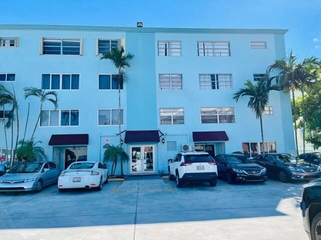 Unit for sale at 1060 Crystal Lake Dr, Deerfield Beach, FL 33064