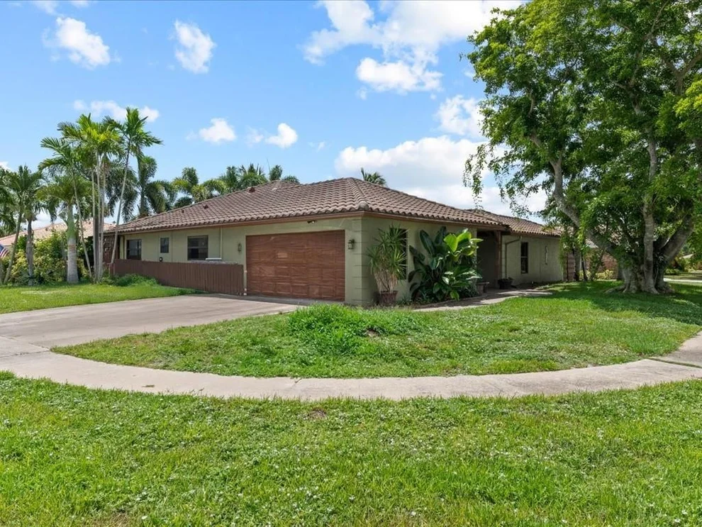 Unit for sale at 22100 Serenata Circle, Boca Raton, FL 33433