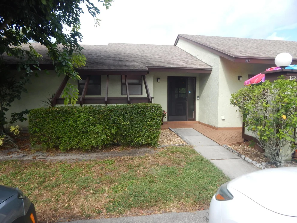 Unit for sale at 357 Quebec Court, Royal Palm Beach, FL 33411