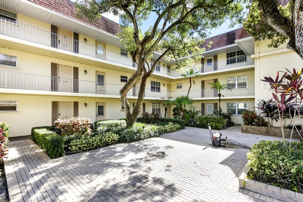 Unit for sale at 5510 Tamberlane Circle, Palm Beach Gardens, FL 33418