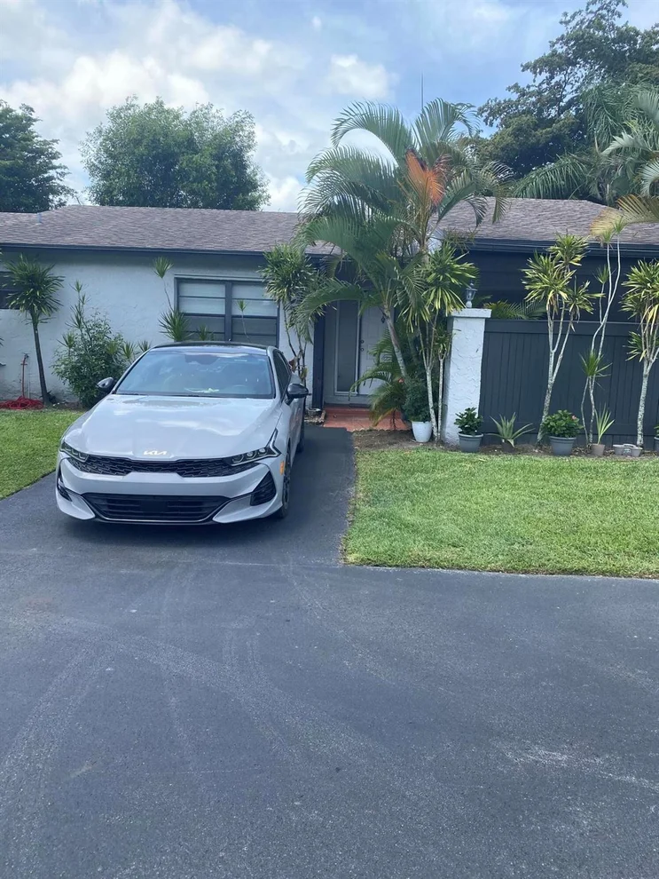 Unit for sale at 13 Mohawk Drive, Royal Palm Beach, FL 33411