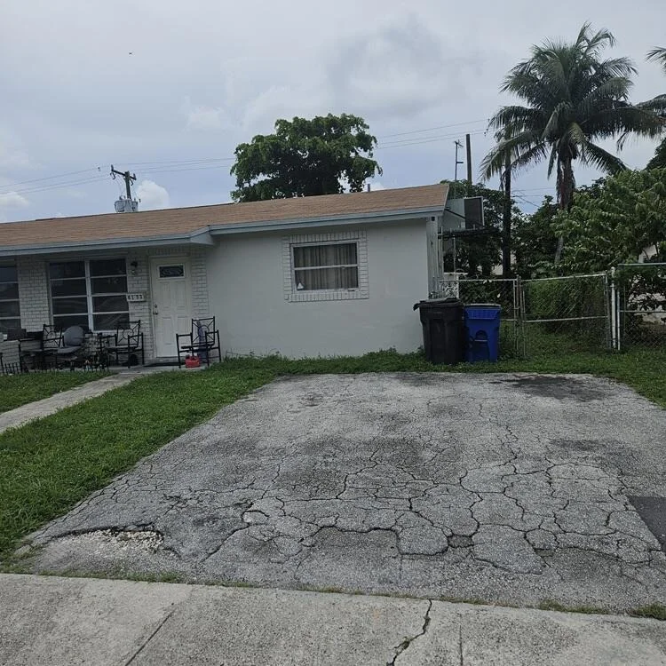 Unit for sale at 4133 NW 39th Avenue, Lauderdale Lakes, FL 33309