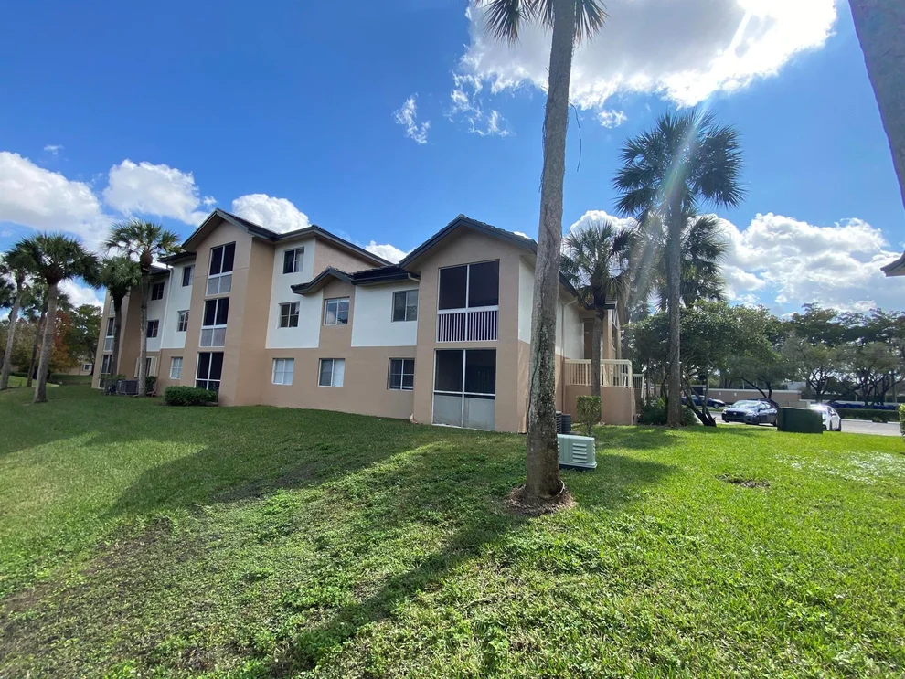 Unit for sale at 9977 Westview Drive, Coral Springs, FL 33076