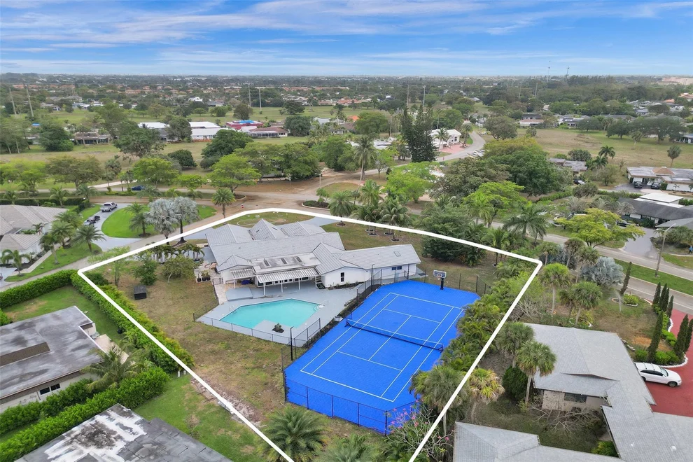 Unit for sale at 4915 Woodlands Boulevard, Tamarac, FL 33319
