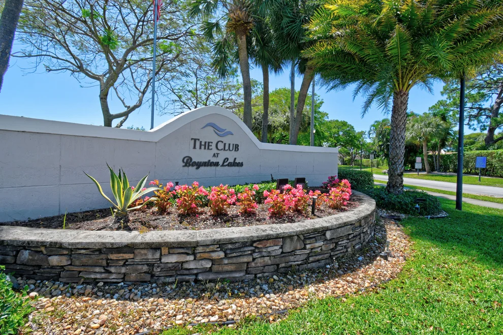 Unit for sale at 4 Knightsbridge Lane, Boynton Beach, FL 33426