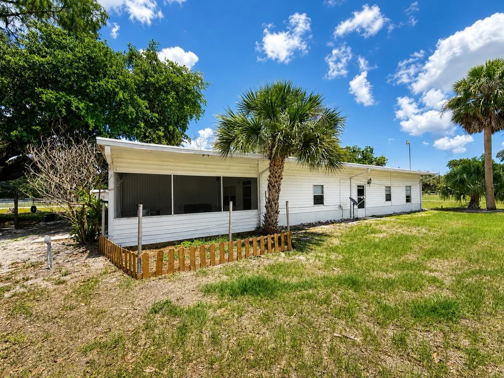 Unit for sale at 482 Palmetto Avenue, Palmdale, FL 33935