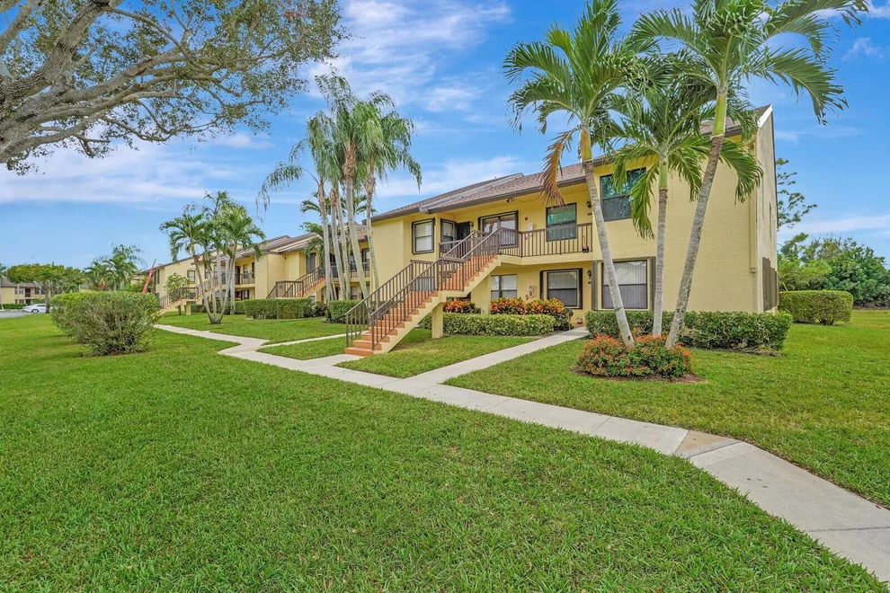 Unit for sale at 4704 Lucerne Lakes Boulevard, Lake Worth, FL 33467