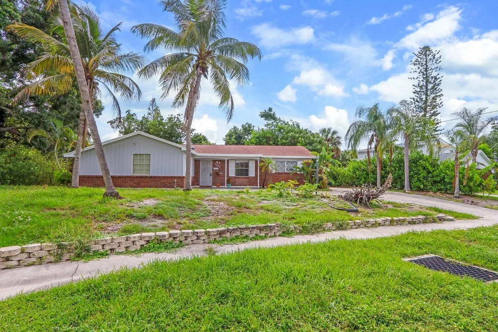 Unit for sale at 809 Poplar Drive, Lake Park, FL 33403