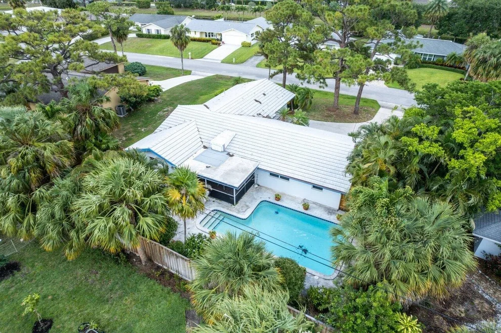 Unit for sale at 10237 Dogwood Avenue, Palm Beach Gardens, FL 33410