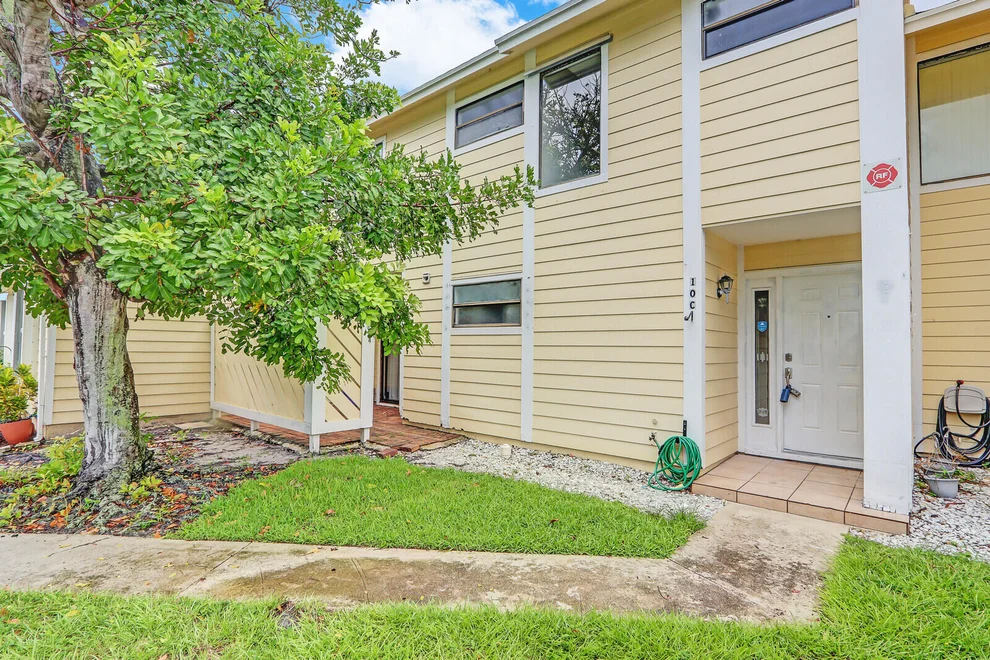 Unit for sale at 502 Lakewood Drive, Jupiter, FL 33458