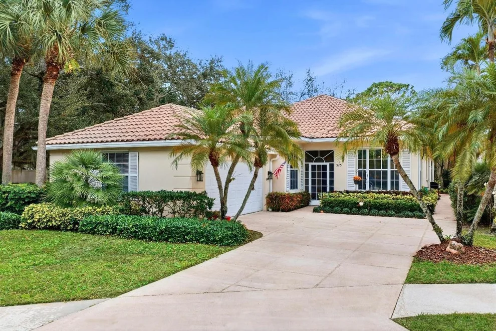 Unit for sale at 325 Kelsey Park Circle, Palm Beach Gardens, FL 33410