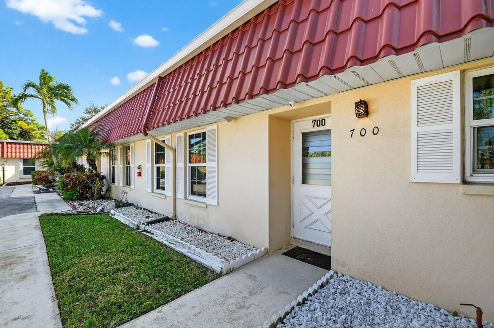Unit for sale at 700 Marlboro Oval, Lake Worth, FL 33467