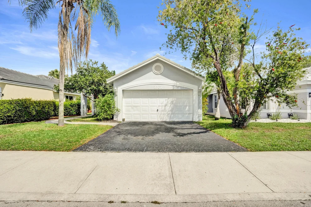 Unit for sale at 2702 Arborwood Road, Davie, FL 33328