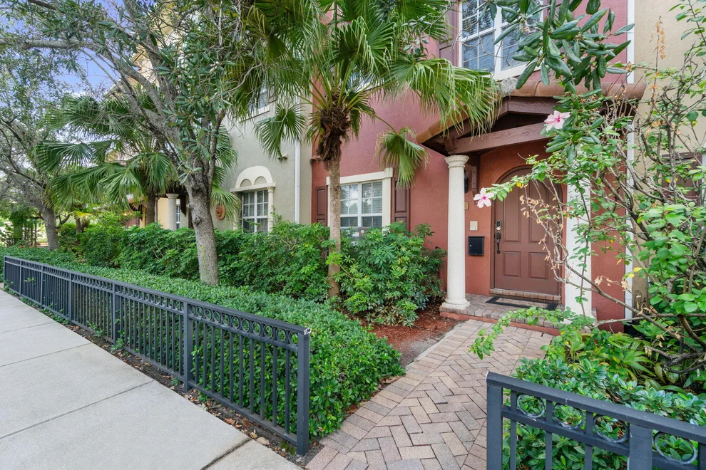 Unit for sale at 530 S Federal Highway, Lake Worth Beach, FL 33460