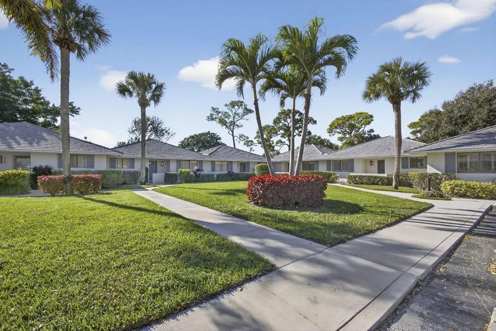 Unit for sale at 516 Club Drive, Palm Beach Gardens, FL 33418