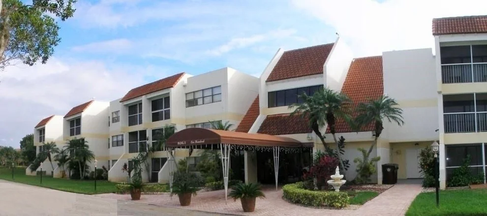 Unit for sale at 100 Lakeview Drive, Weston, FL 33326