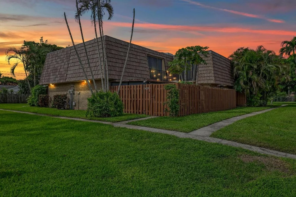 Unit for sale at 923 Springdale Circle, Palm Springs, FL 33461