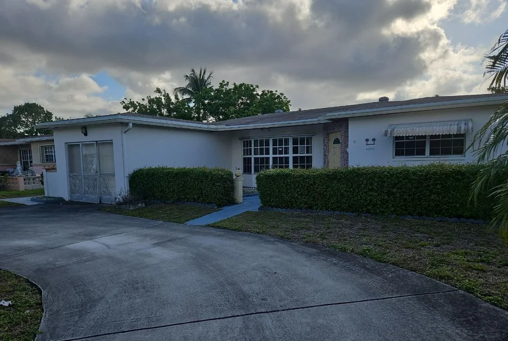 Unit for sale at 4290 NW 41st Terrace, Lauderdale Lakes, FL 33319