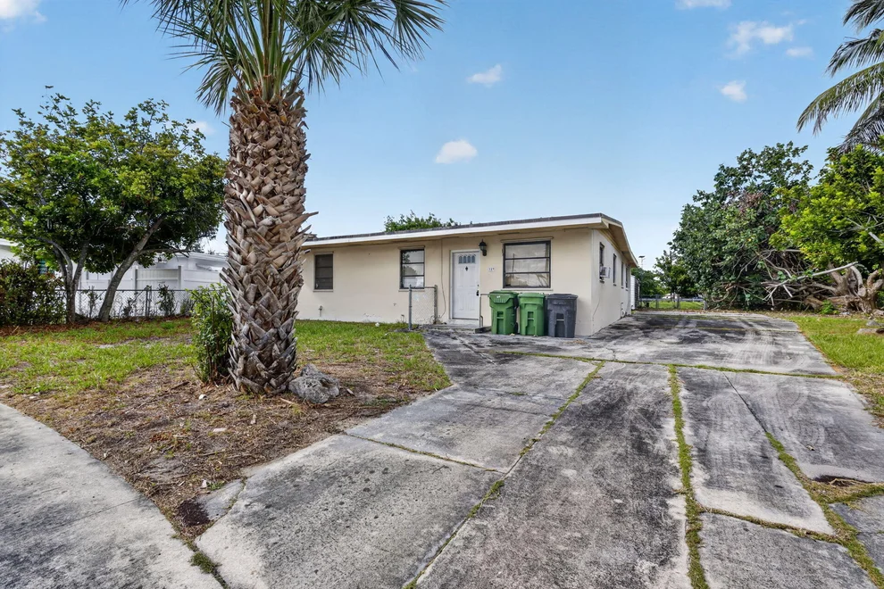 Unit for sale at 189 Morgans Way, Palm Springs, FL 33461