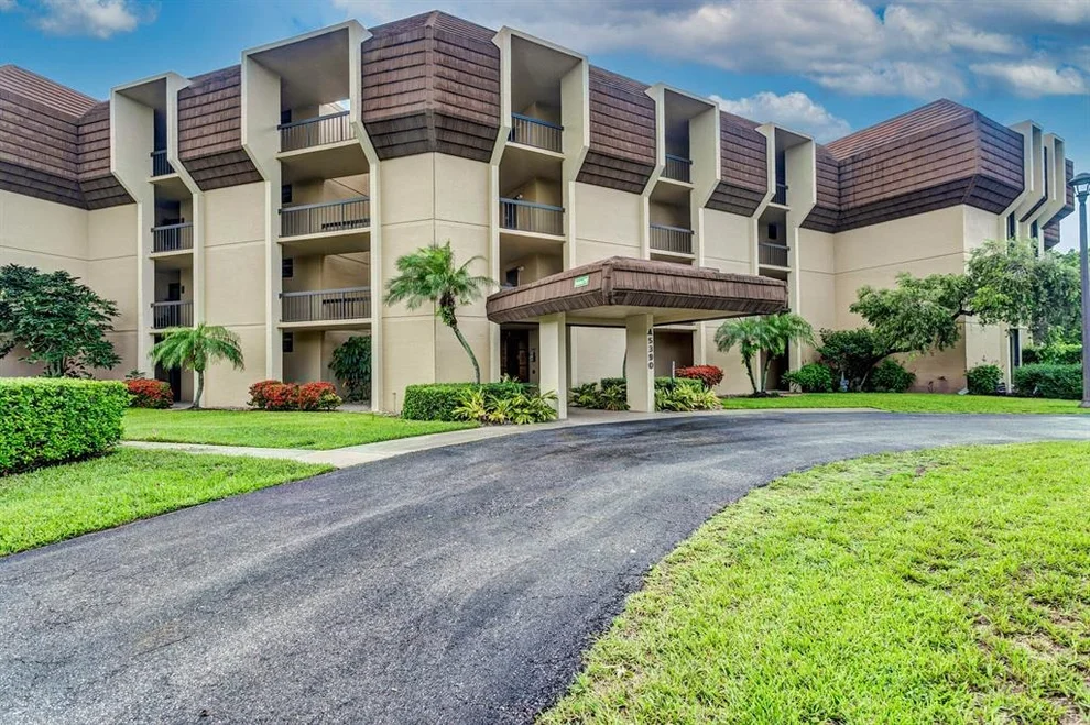 Unit for sale at 5390 Woodland Lakes Drive, Palm Beach Gardens, FL 33418