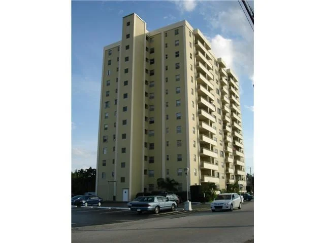 Unit for sale at 900 NE 18TH Avenue, Fort Lauderdale, FL 33304