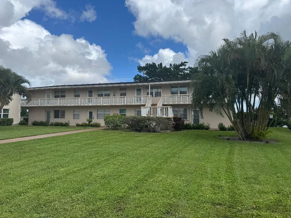 Unit for sale at 393 Chatham T, West Palm Beach, FL 33417